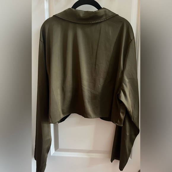 ☀️☀️Women’s cropped blouses☀️☀️ - Picture 3 of 7